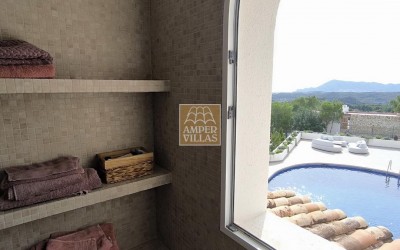 Fantastic villa with panoramic sea views.